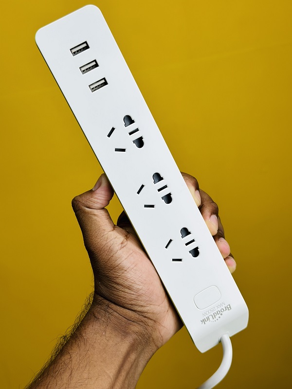 real picture of Broadlink MP2 on hand gravityworldbd