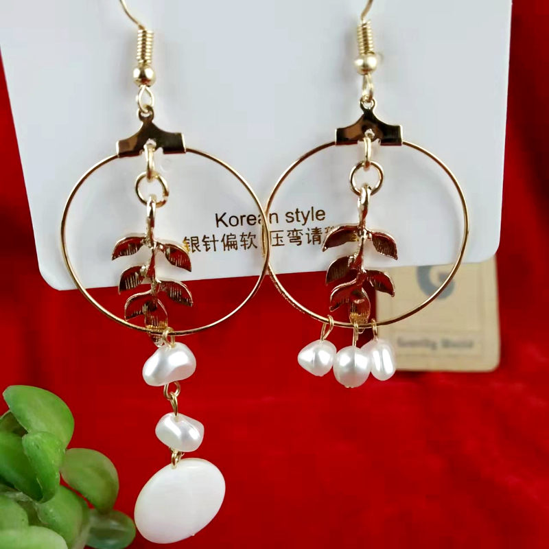 Gravity world ER23 (12) Mismatched Pearl Hook Earrings - Image 1
